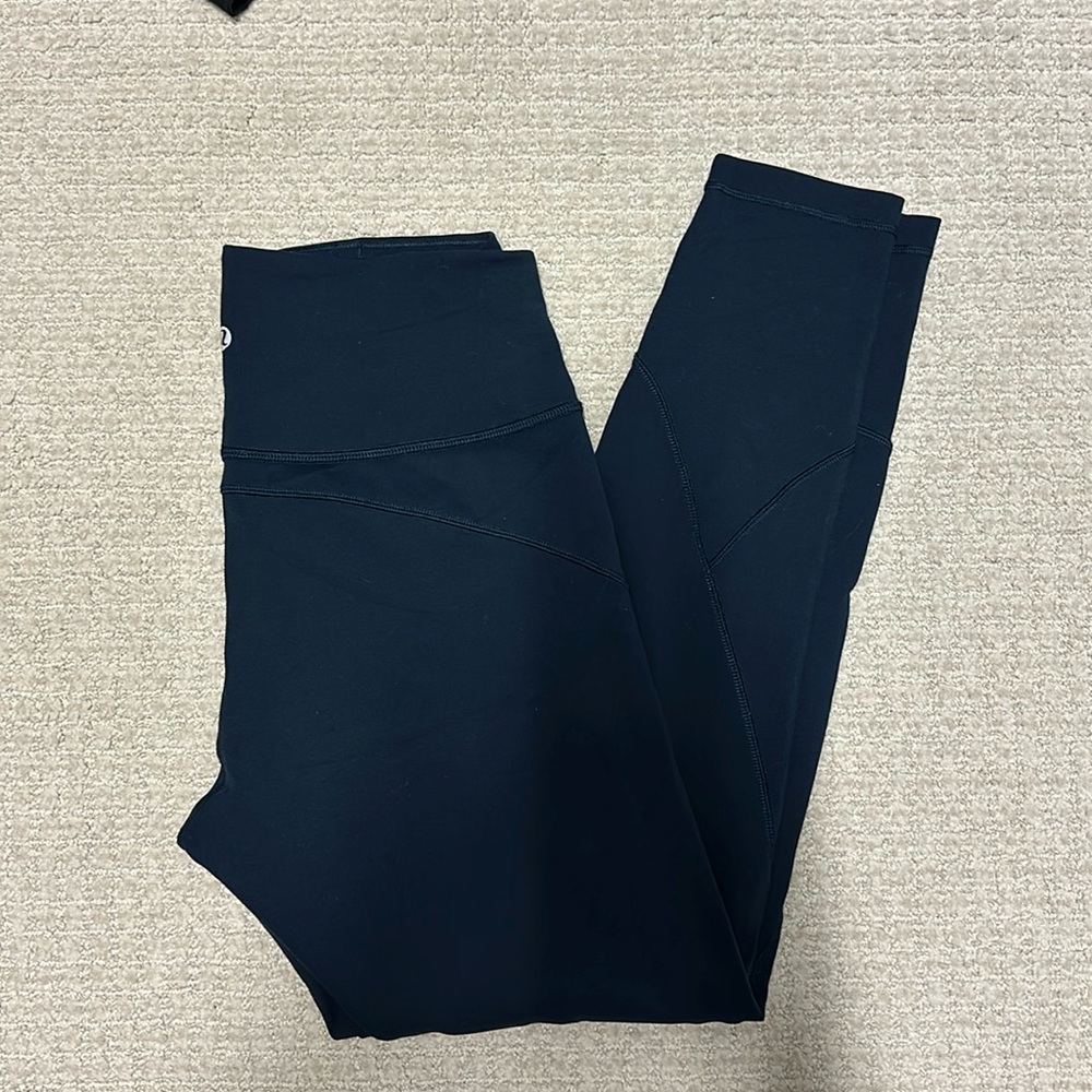 Lululemon Leggings Sz 8 25 inch inseam Navy